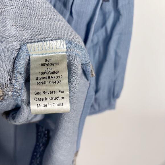 Blu Pepper Medium M Blue Floral VNeck Peasant Blouse Top Lace Detail 3/4 Sleeve - Picture 7 of 8